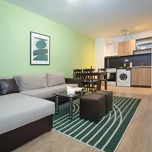 Modern And Bright Near Center - Free Parking Aparthotel
